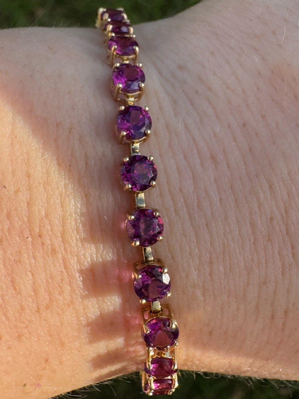 High end solid 10k gold genuine grape
Garnet bracelet 5.7g 
$3288 send offers